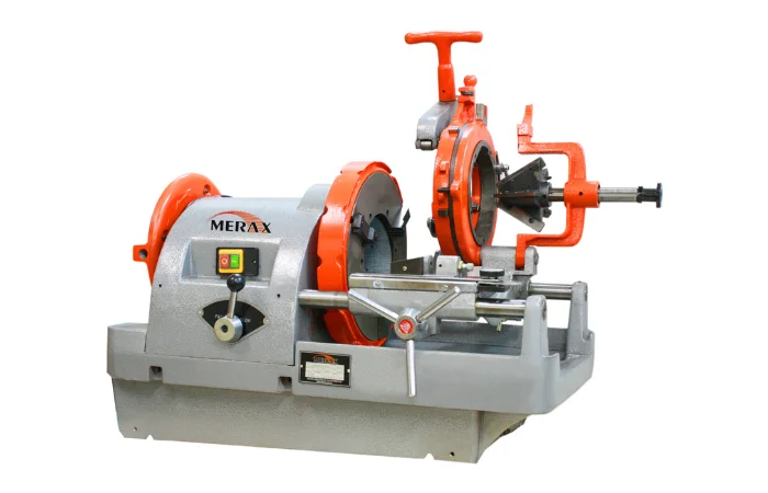 Imagem lateral de uma rosqueadeira de tubos Merax, em tons cinza e laranja.